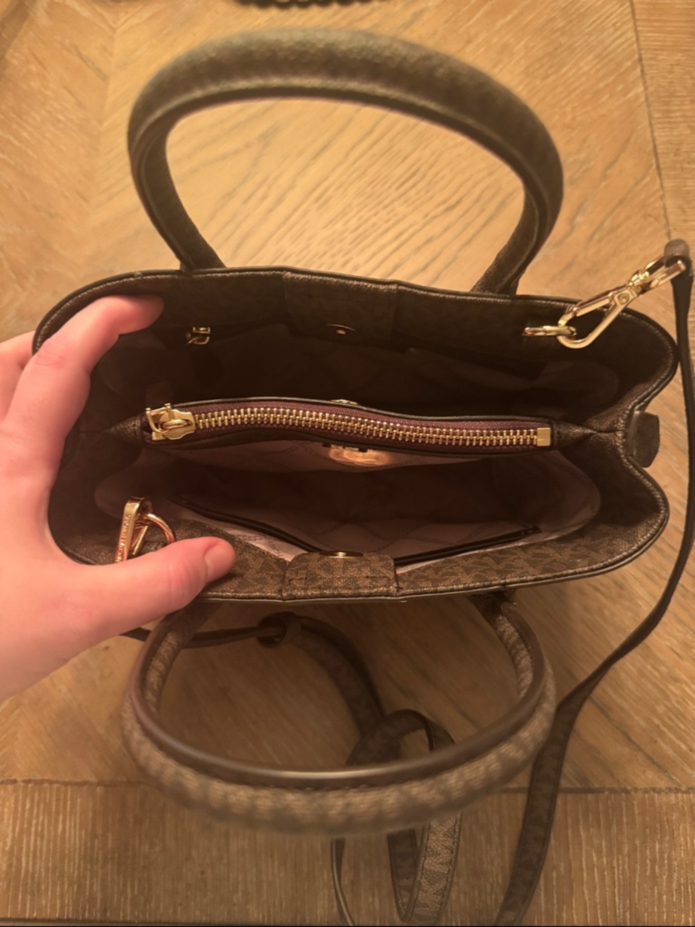 Michael Kors Austin Medium Pebbled Leather Messenger Bag - Picture 10 of 12
